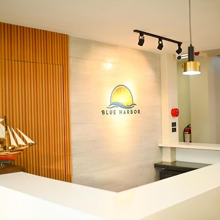 Blue Harbor Hotel Calapan Exterior photo