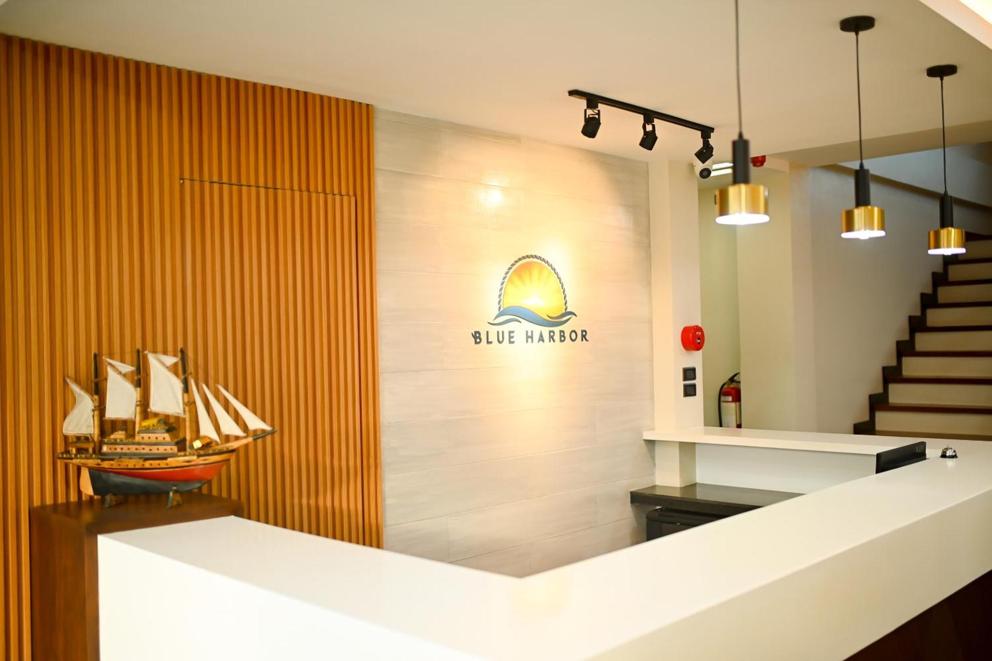 Blue Harbor Hotel Calapan Exterior photo